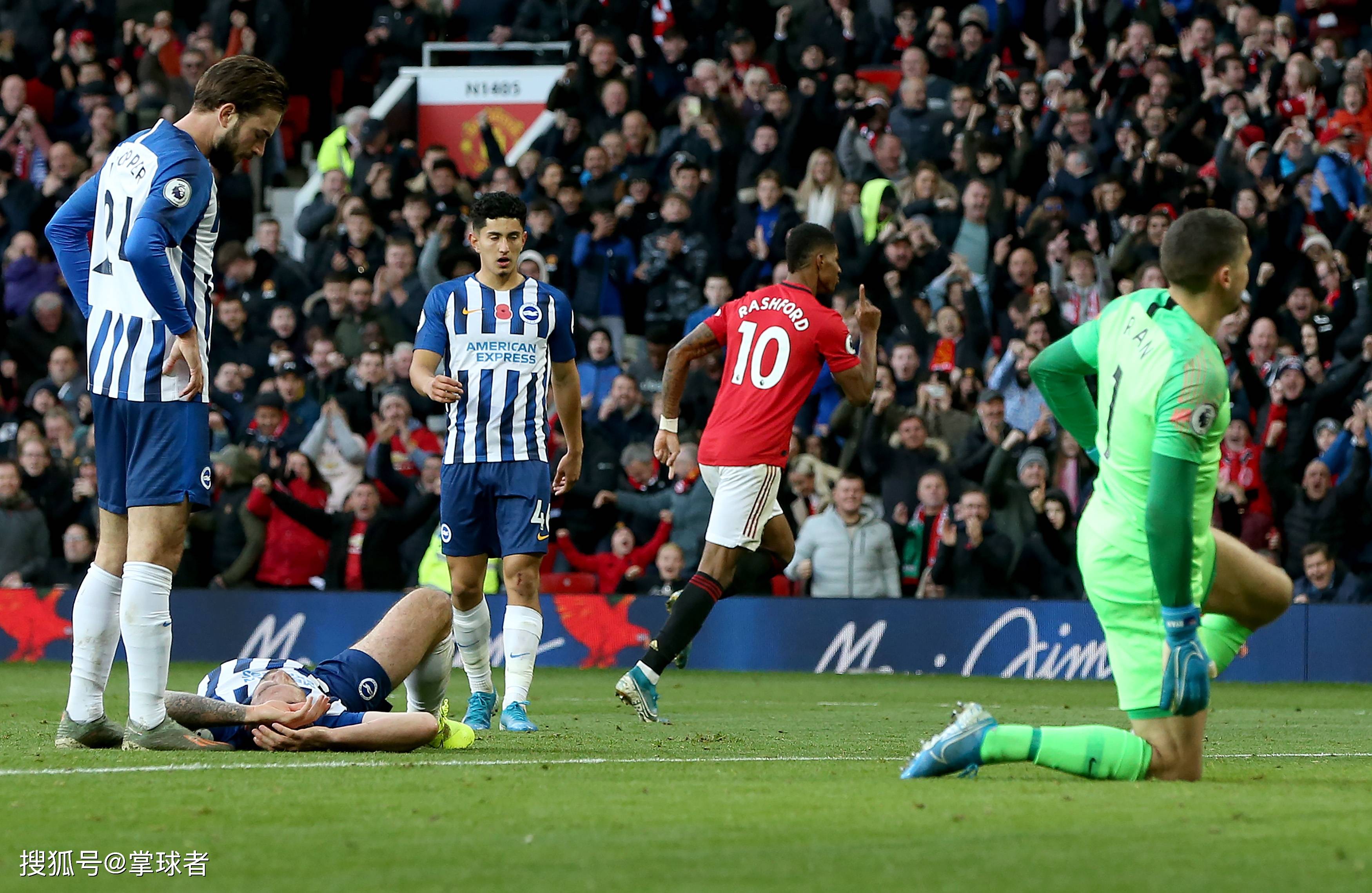 这使得她在 这使得她在